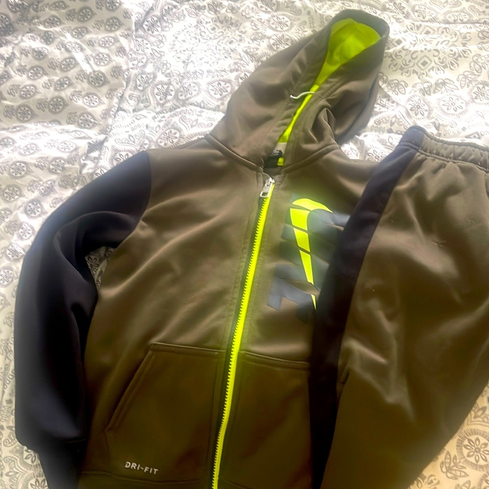Nike two piece set for a little boy size 7 jacket and pants